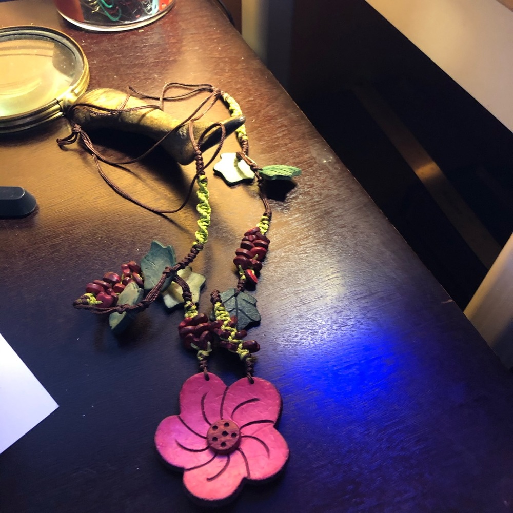 Beautiful Necklace - Picture 2 of 5